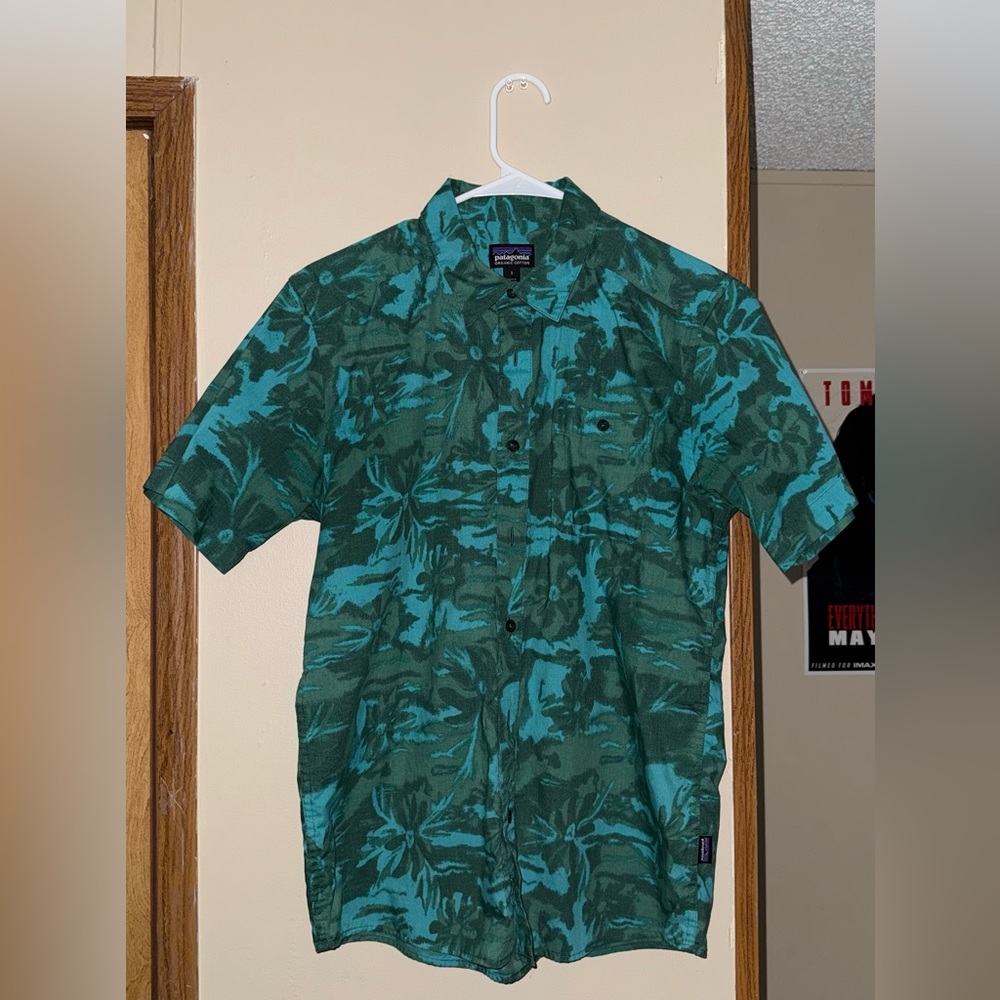 Patagonia Men's Teal and Dark Green Casual Shirt